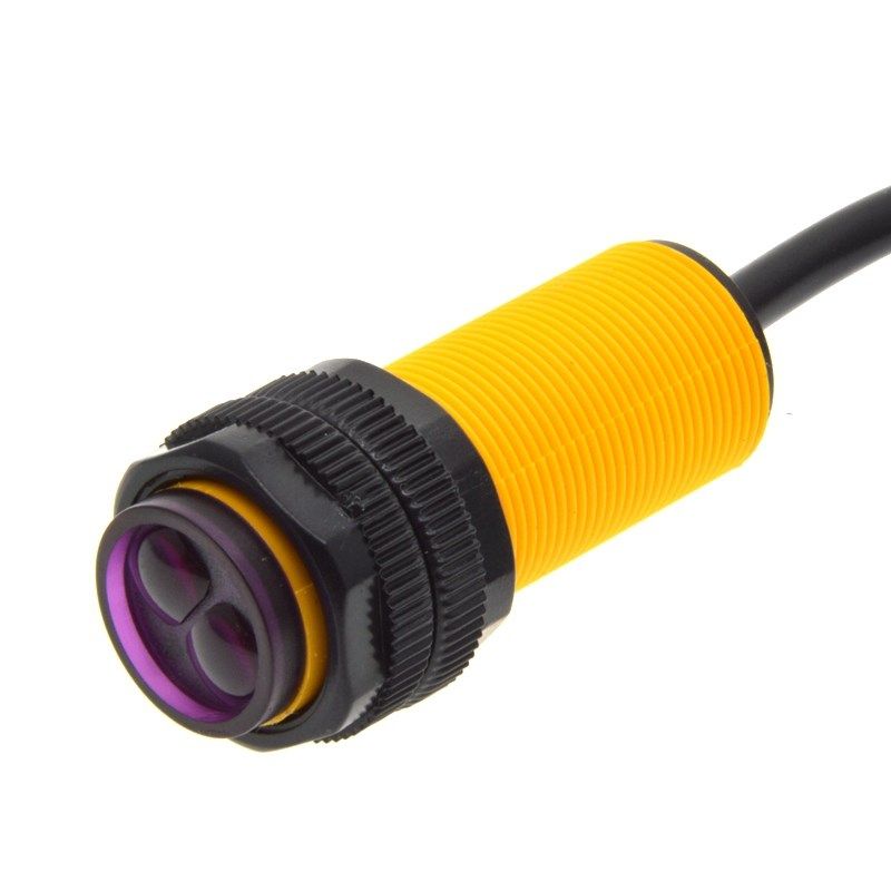 Obstakel detectie infrarood sensor 3-80cm (E18-D80NK) close-up